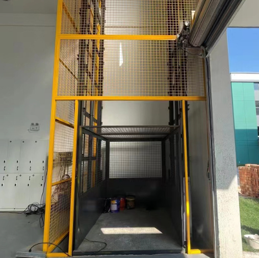 连江导轨式升降机助力物流园破解运输难题